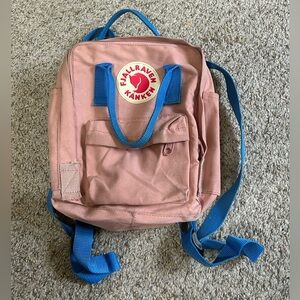 kånken mini backpack in air blue striped Fjallraven a height of 29 cm fjallraven kanken mini Navy Blue